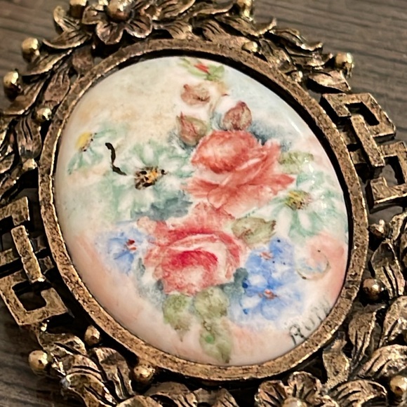 Vintage Hand Painted Ceramic Floral Cameo in a Antique Gold-tone Frame - Picture 15 of 16